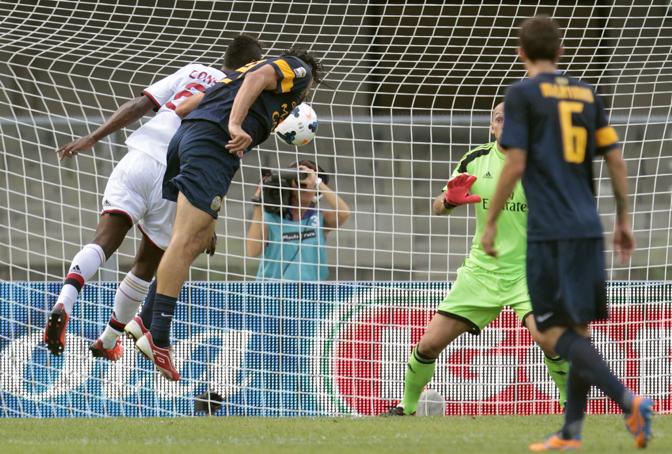 Al 30' del primo tempo il pareggio del Verona. Testa di Toni su calcio d'angolo, con Constant impotente nella marcatura:  1-1